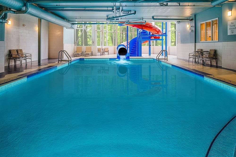 HOLIDAY INN EXPRESS AND SUITES HALIFAX - BEDFORD photo 1