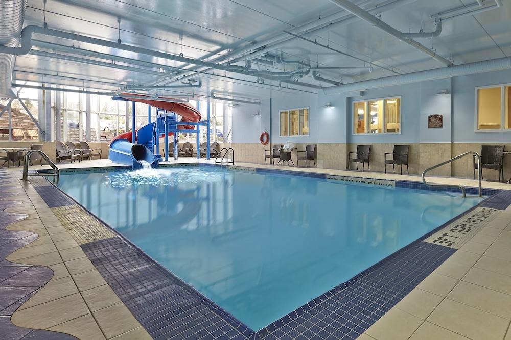 HOLIDAY INN EXPRESS AND SUITES HALIFAX - BEDFORD photo 2
