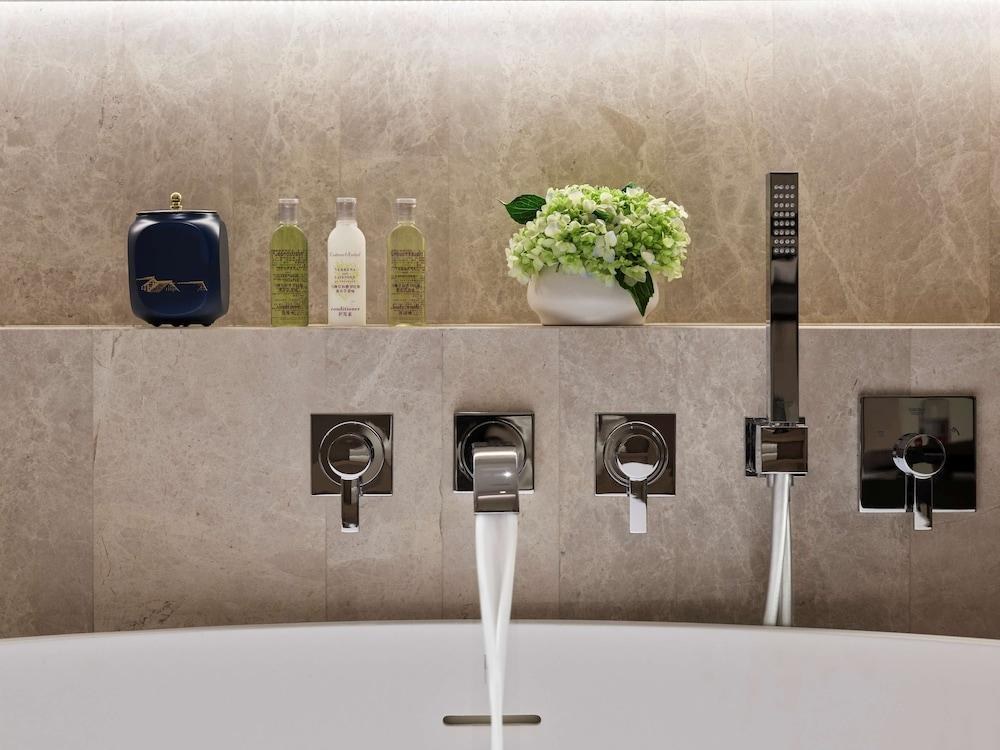 Hilton Shanghai Songjiang Guangfulin photo 3