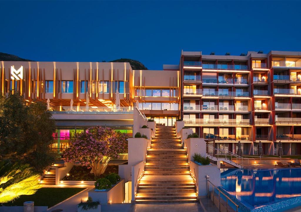 MAESTRAL HOTEL & CASINO