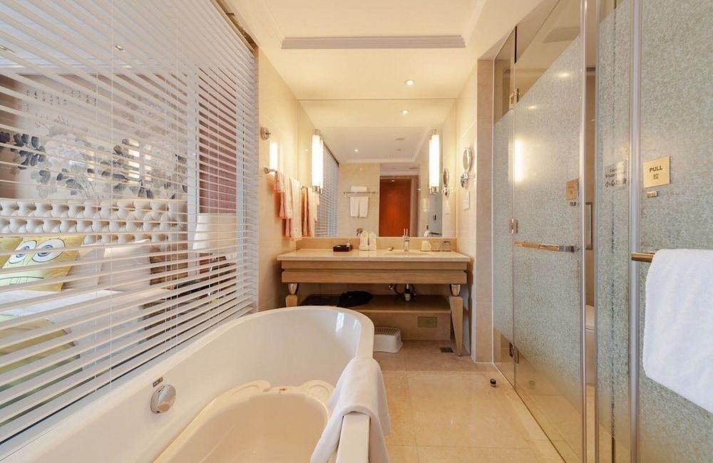Tonino Lamborghini Hotel Kunshan City Center - Package photo 1