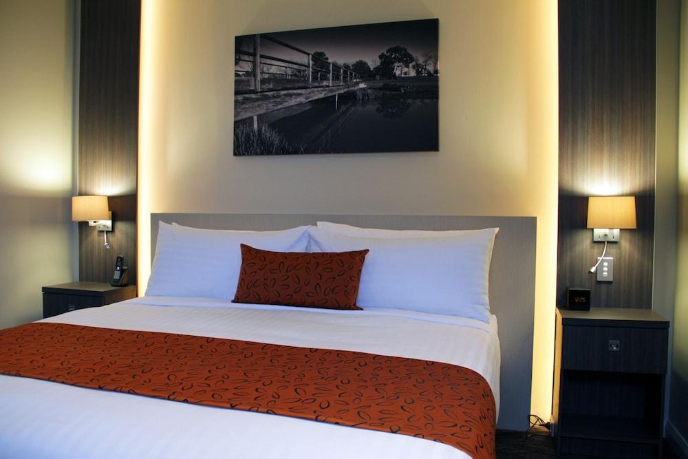 Mercure Orange photo 2