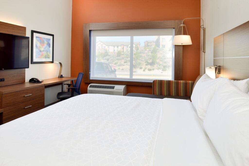 Holiday Inn Express & Suites Elko by IHG photo 3