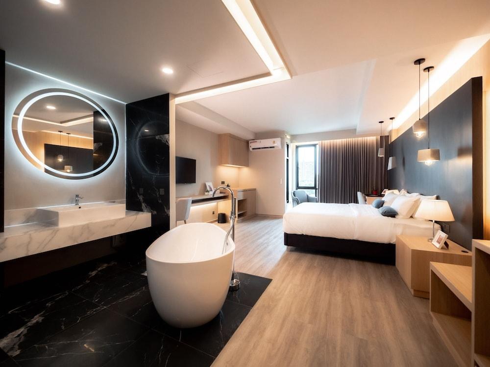 56 Hotel photo 3