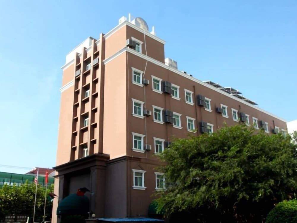 VX Shanghai Railway Station Hotel