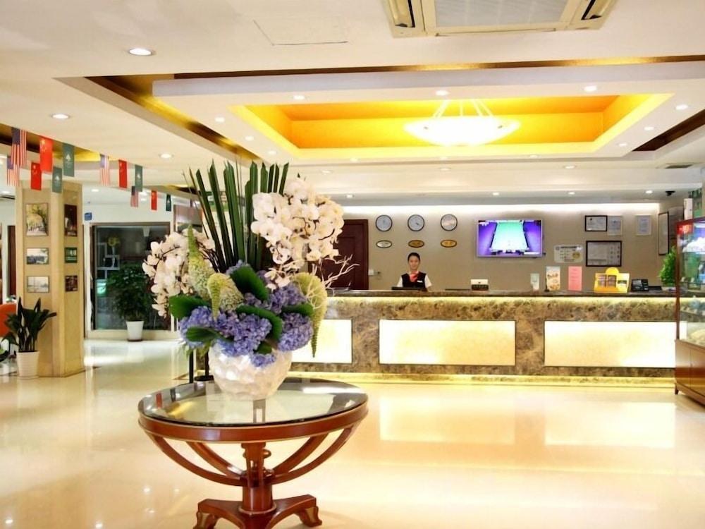 VX Shanghai Railway Station Hotel photo 1