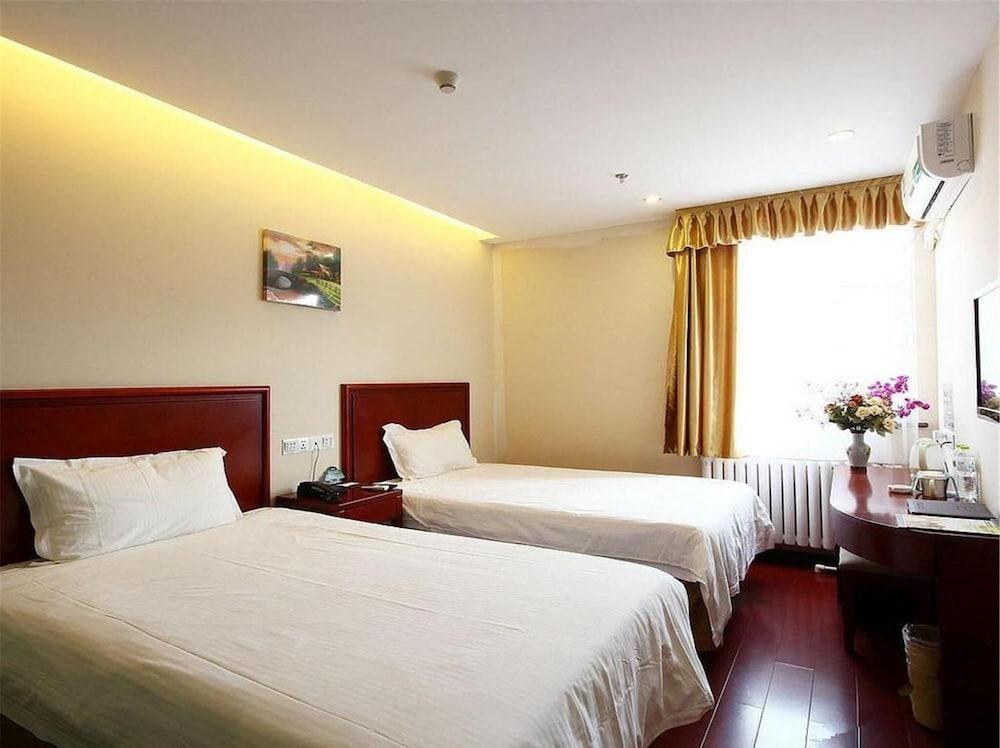 VX Shanghai Railway Station Hotel photo 4