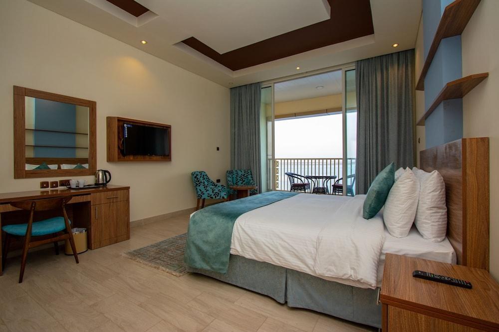 Flamingo Beach Hotel photo 2