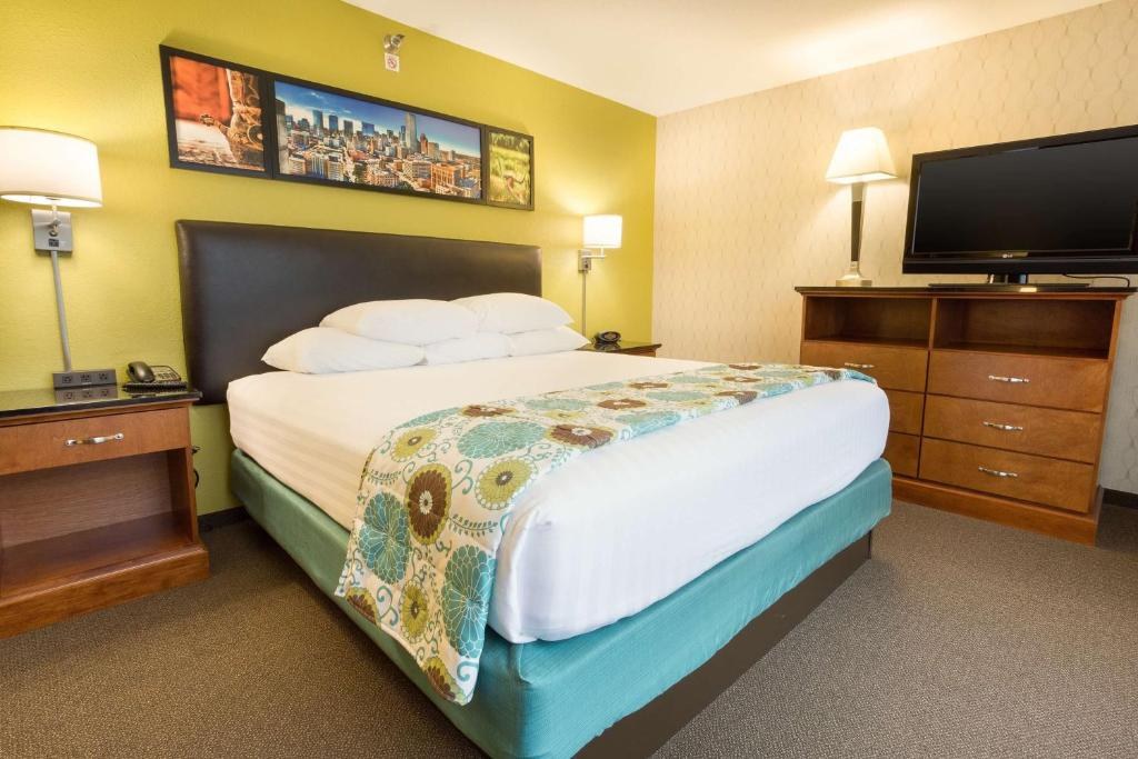 Heritage Inn Suites Houston/Sugar Land, Trademark by Wyndham photo 1