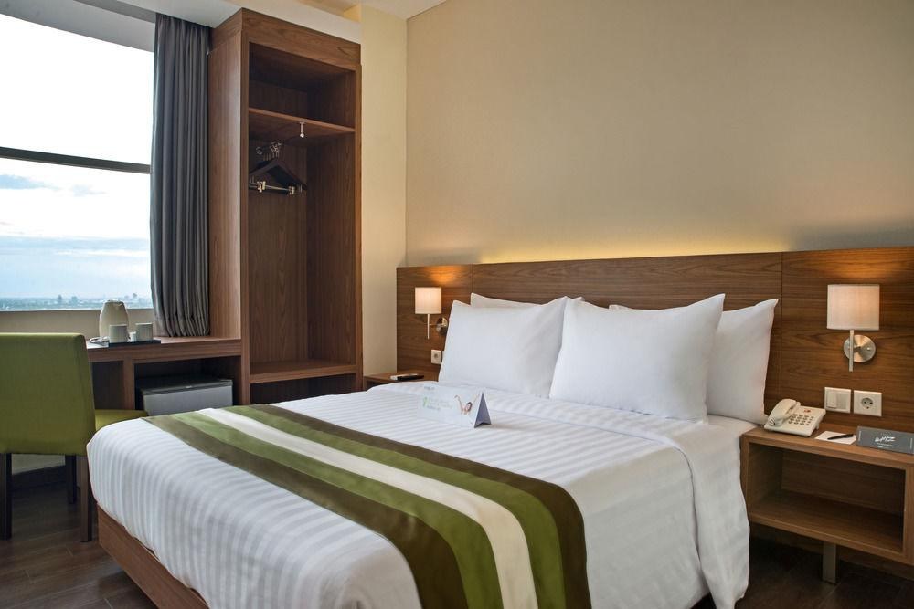 Grand Whiz Hotel Poins Simatupang Jakarta photo 4