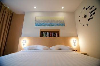 Verse Luxe Hotel Wahid Hasyim photo 2