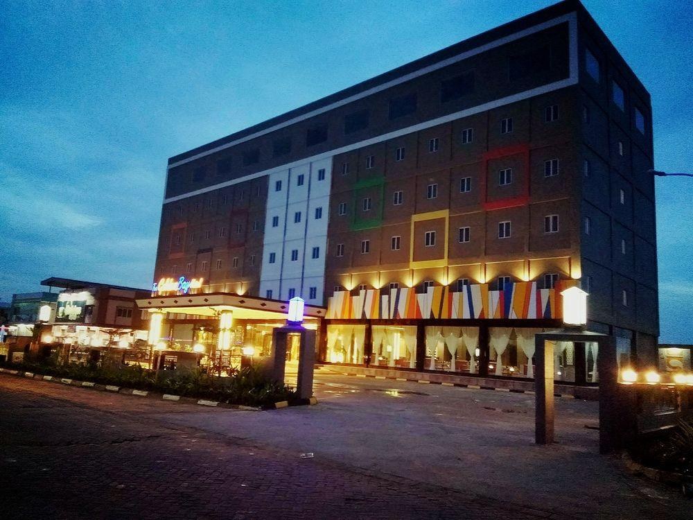 The Golden Bay Hotel Batam photo 2