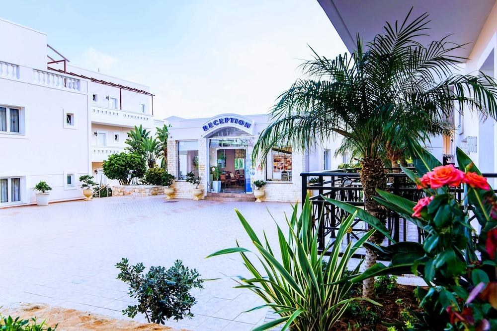 Yiannis Manos Hotel Resort photo 1