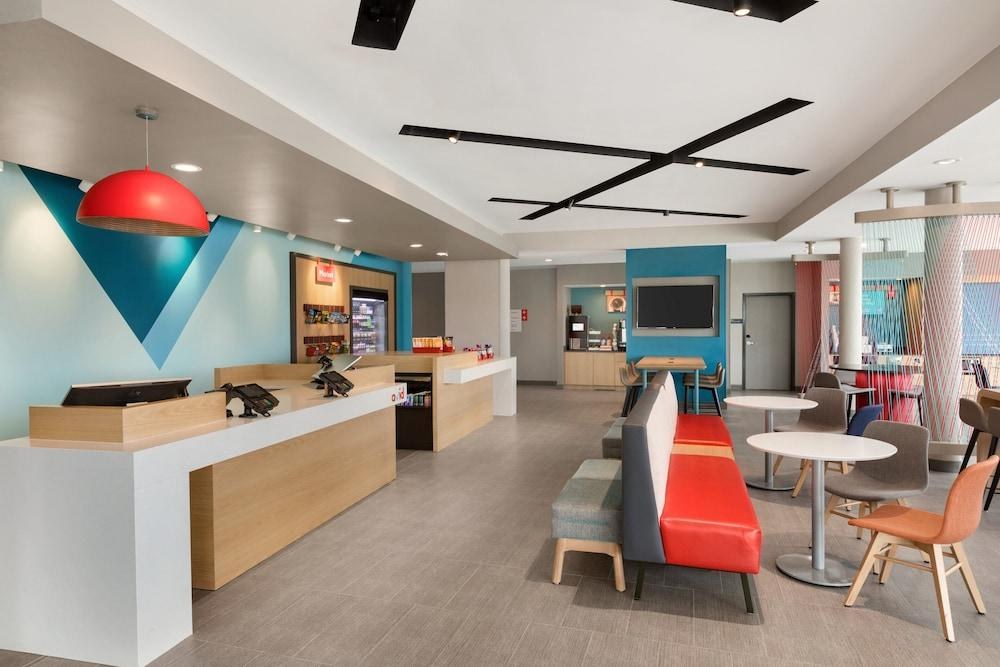 Avid Hotels Cedar Rapids South photo 1
