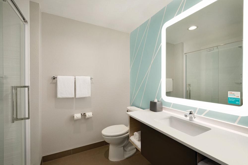 Avid Hotels Cedar Rapids South photo 3