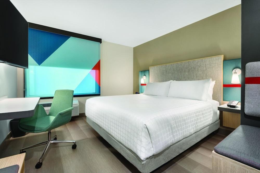 Avid Hotels Cedar Rapids South photo 4