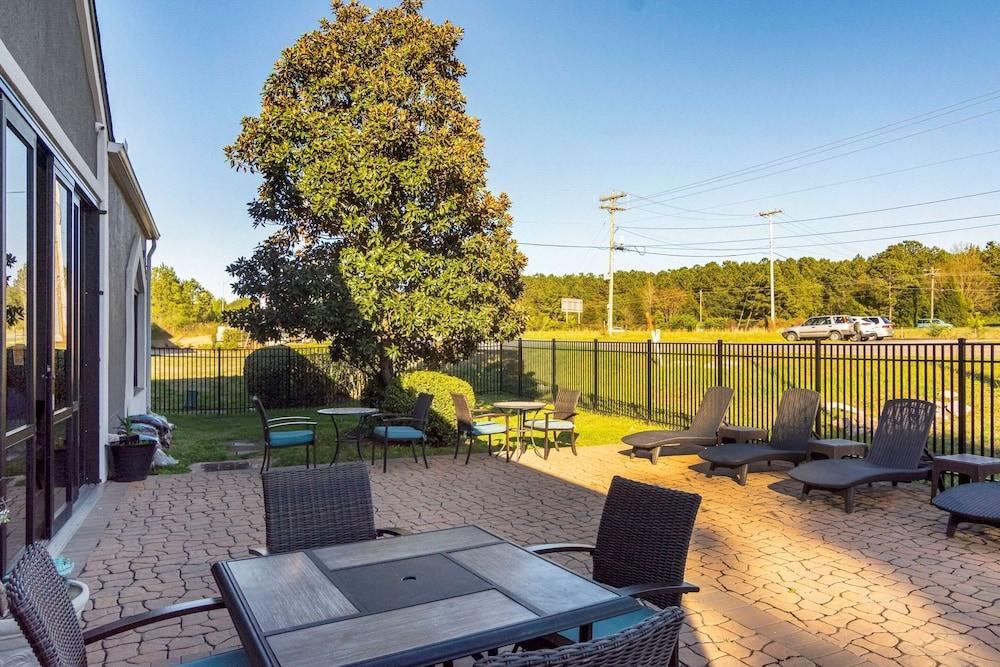 Clarion Pointe Wake Forest - Raleigh North photo 1