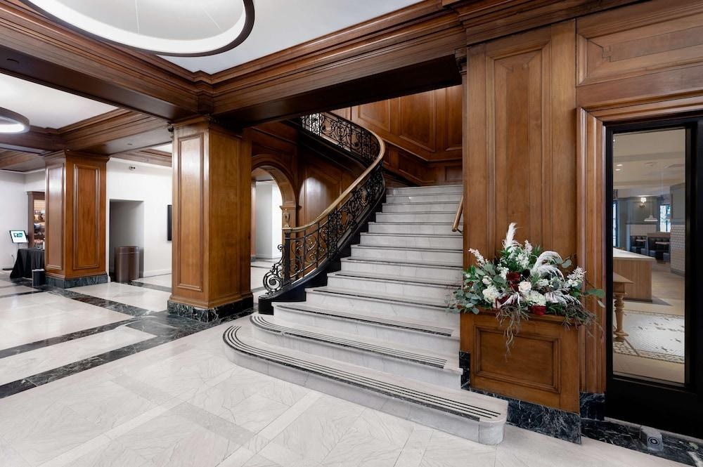 Hotel Fort Des Moines, Curio Collection by Hilton photo 1