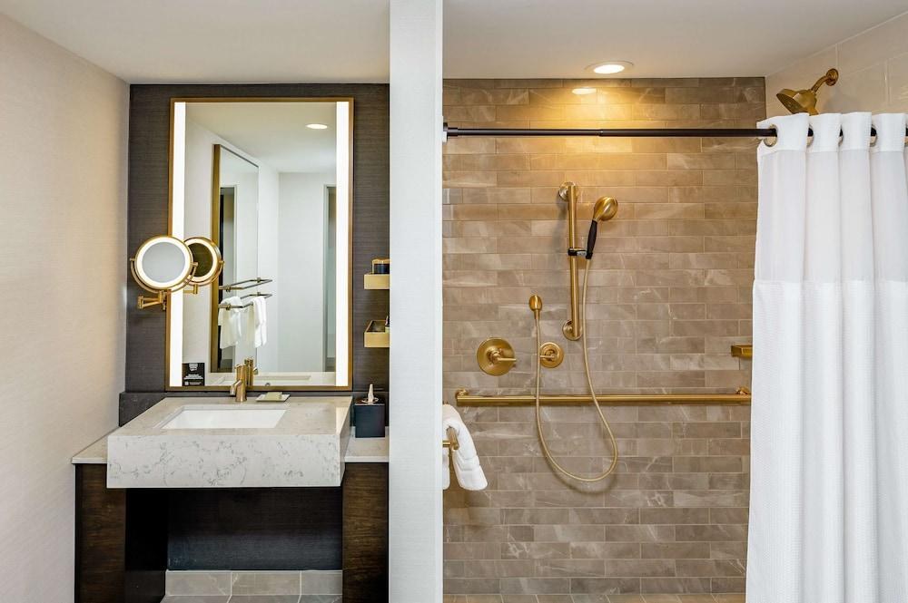 Hotel Fort Des Moines, Curio Collection by Hilton photo 3