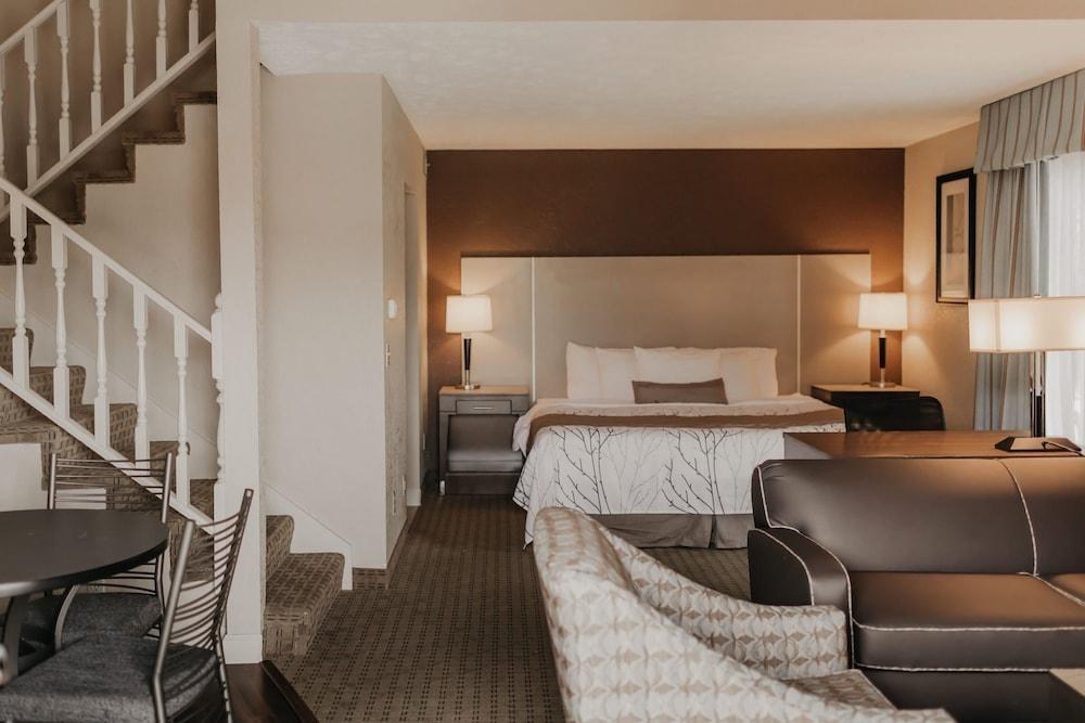 Eastland Suites Hotel & Conference Ctr, Trademark by Wyndham photo 2