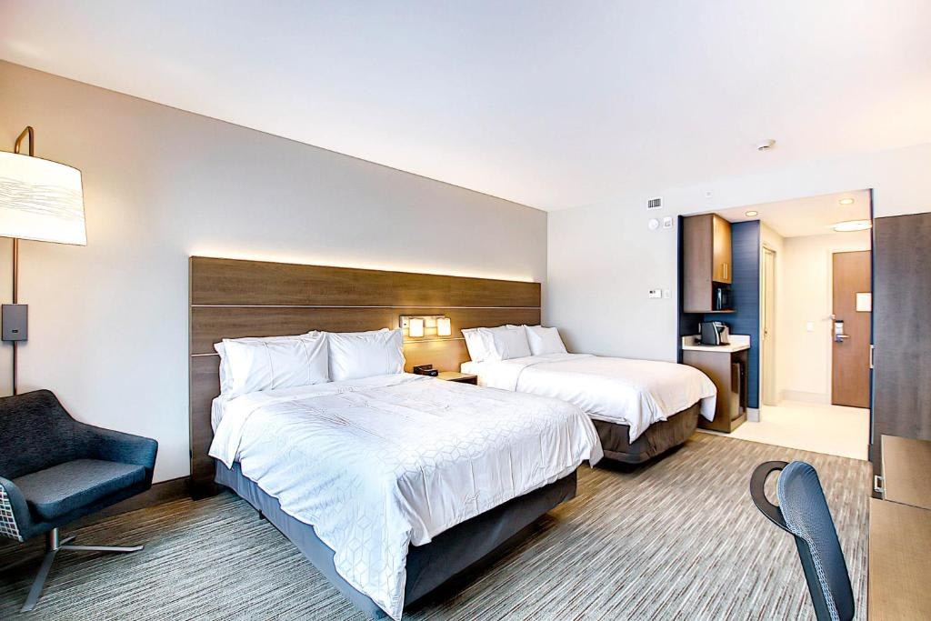 Holiday Inn Express & Suites Calgary Airport Trail NE by IHG photo 1