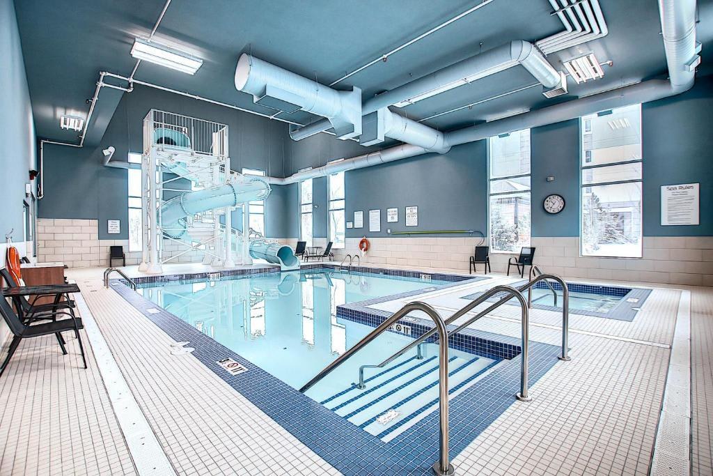 Holiday Inn Express & Suites Calgary Airport Trail NE by IHG photo 3