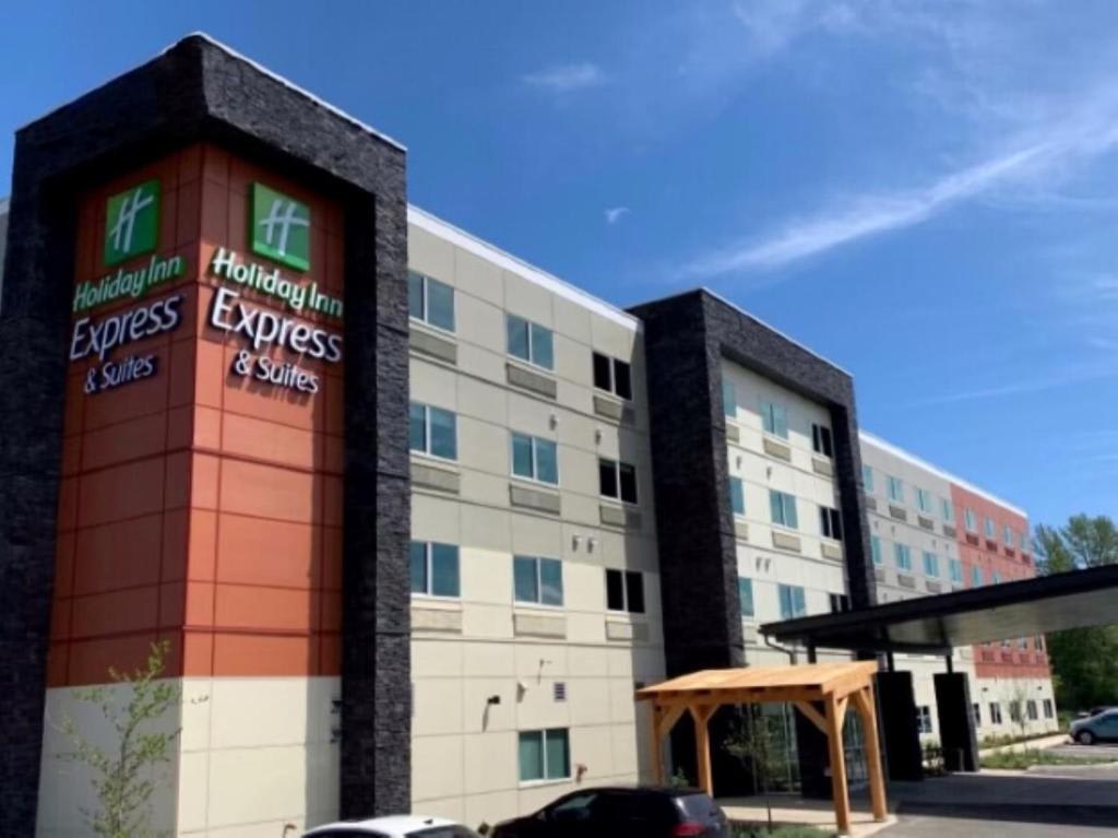 Holiday Inn Express and Suites Courtenay Comox by IHG photo 1