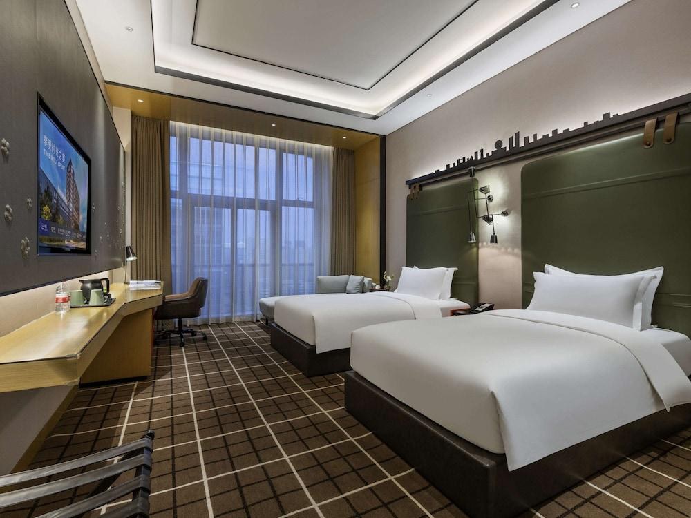 Novotel Hangzhou East Railway Station photo 2