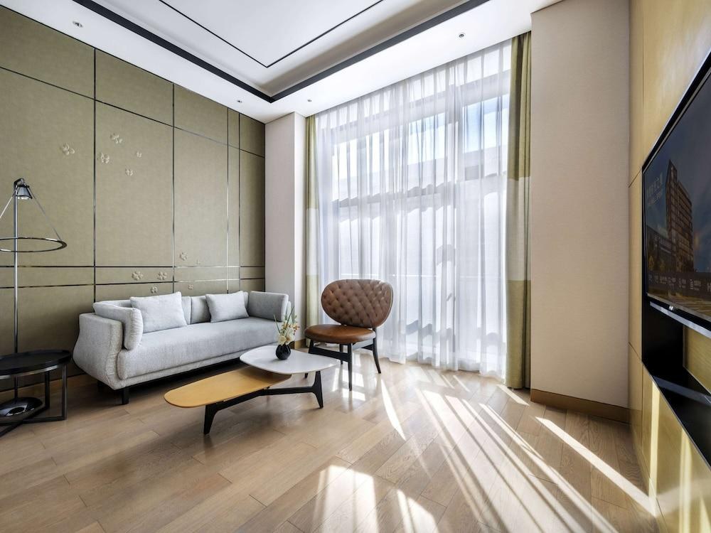 Novotel Hangzhou East Railway Station photo 4