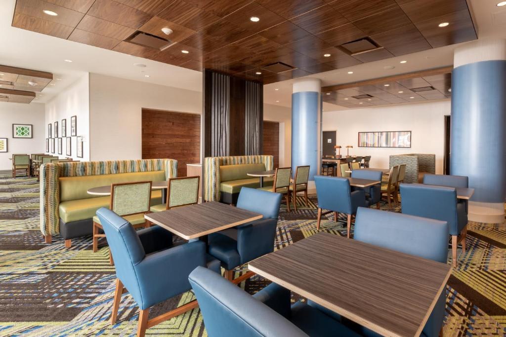 Holiday Inn Express & Suites Saskatoon East - University by IHG photo 2