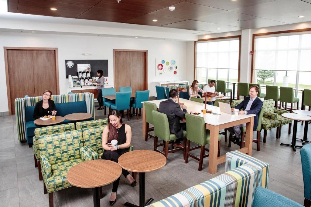 Holiday Inn Express & Suites West Edmonton - Mall Area by IHG photo 2