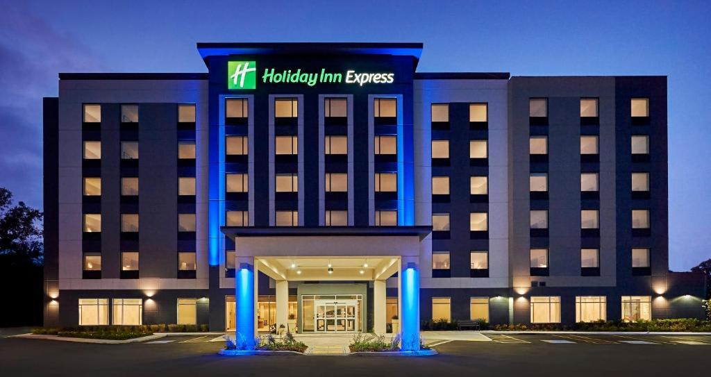 Holiday Inn Express Sarnia - Point Edward by IHG photo 1