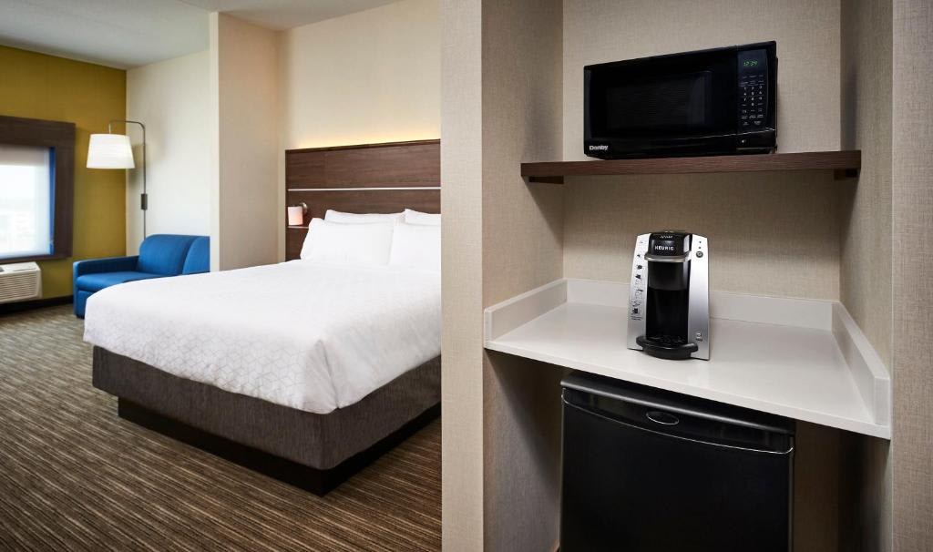 Holiday Inn Express Sarnia - Point Edward by IHG photo 2