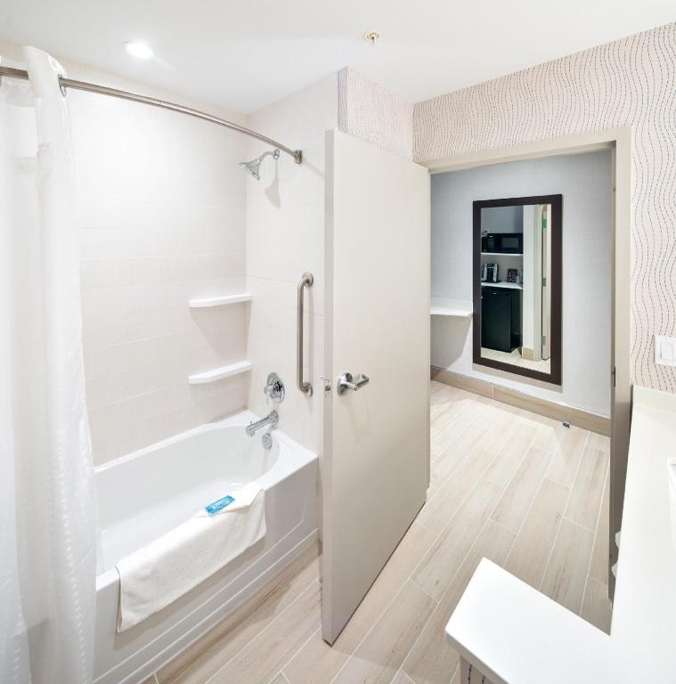 Holiday Inn Express Red Deer North by IHG photo 2
