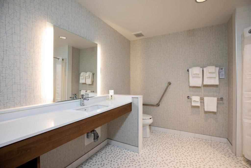 Holiday Inn Express Lethbridge Southeast by IHG photo 3