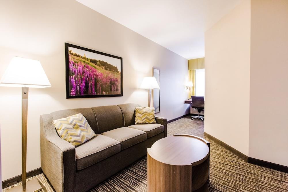 Candlewood Suites West Edmonton - Mall Area by IHG photo 1