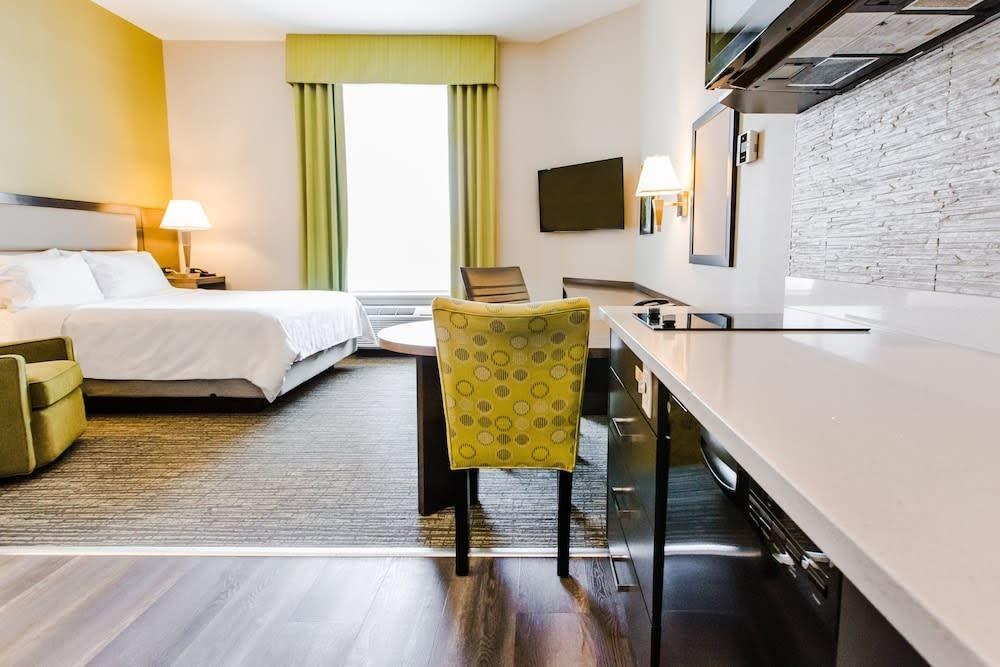 Candlewood Suites West Edmonton - Mall Area by IHG photo 2