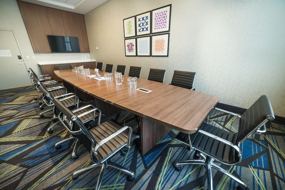 Candlewood Suites West Edmonton - Mall Area by IHG photo 3