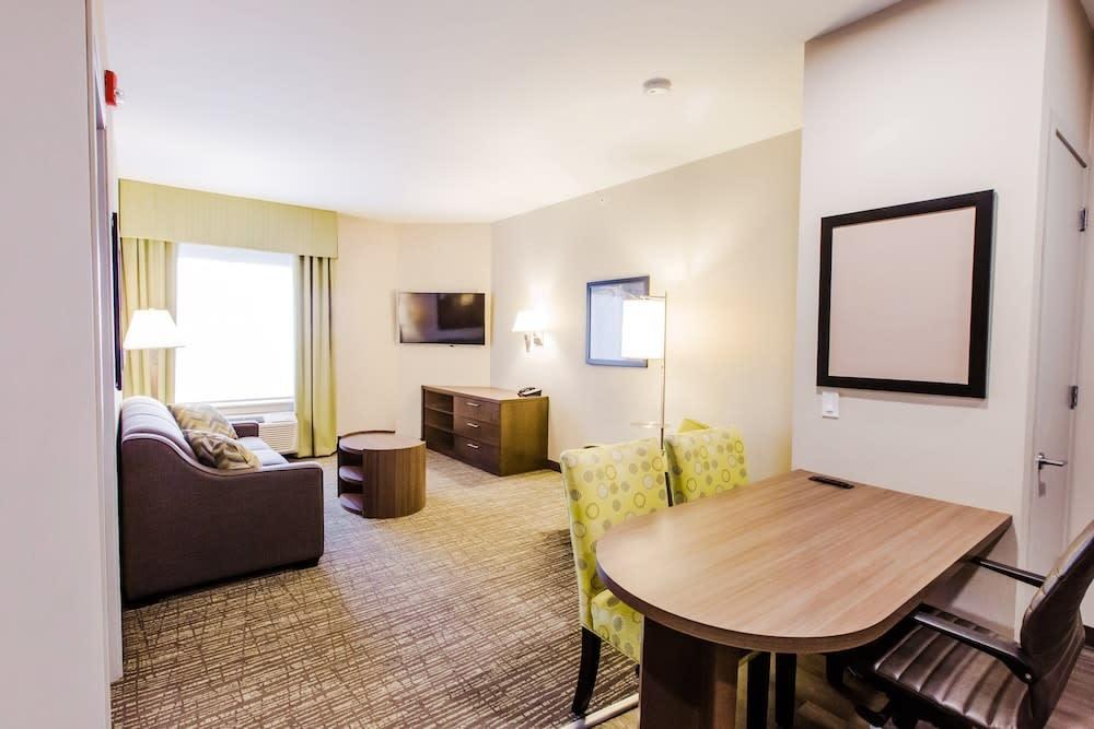 Candlewood Suites West Edmonton - Mall Area by IHG photo 4
