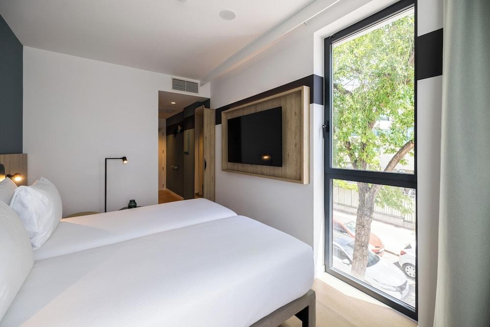 Spark By Hilton Madrid Alcala photo 1