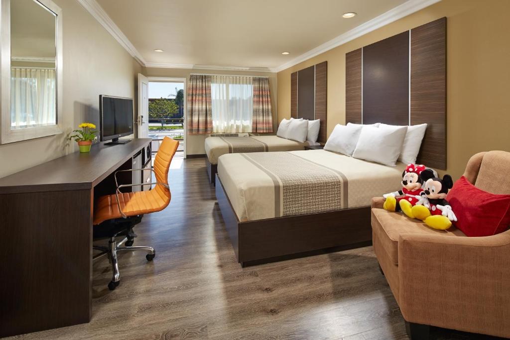 EDEN ROC INN & SUITES photo 1