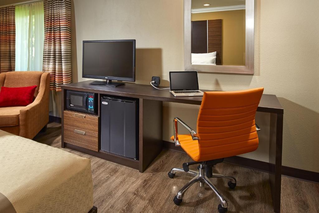 EDEN ROC INN & SUITES photo 4