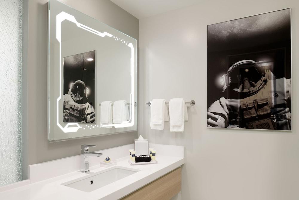 Astra Hotel, Seattle, A Tribute Portfolio Hotel by Marriott South Lake Union photo 4