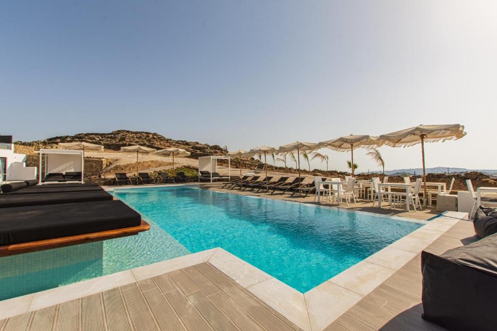 BIANCO A NERO MYKONOS