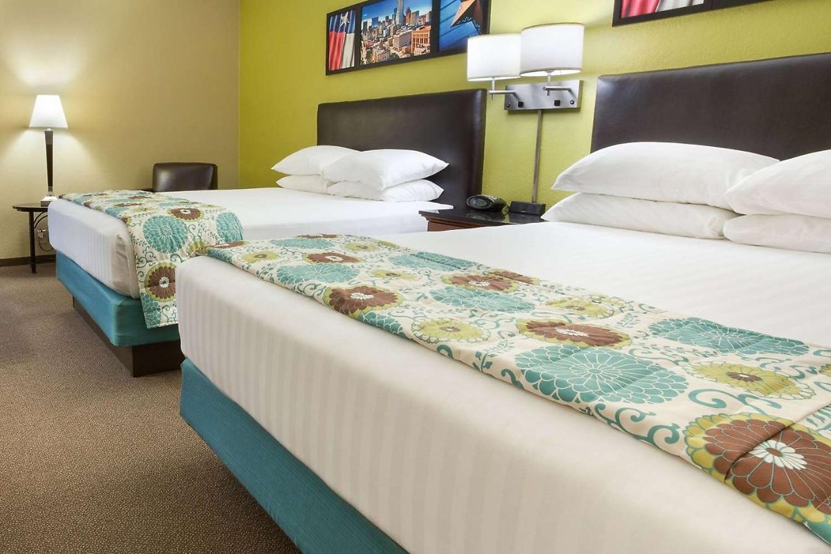 Heritage Inn & Suites The Woodlands, Trademark by Wyndham