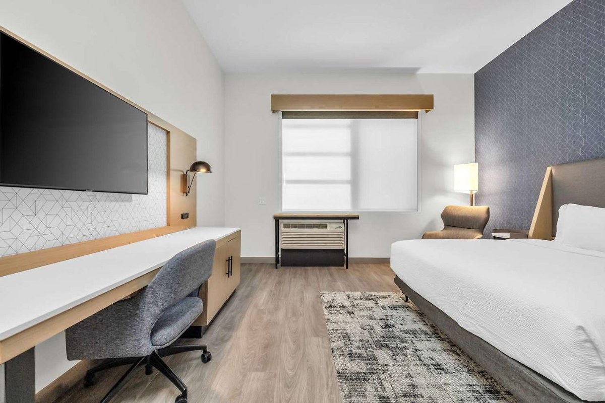 La Quinta Inn & Suites by Wyndham San Jose Airport-Downtown photo 2