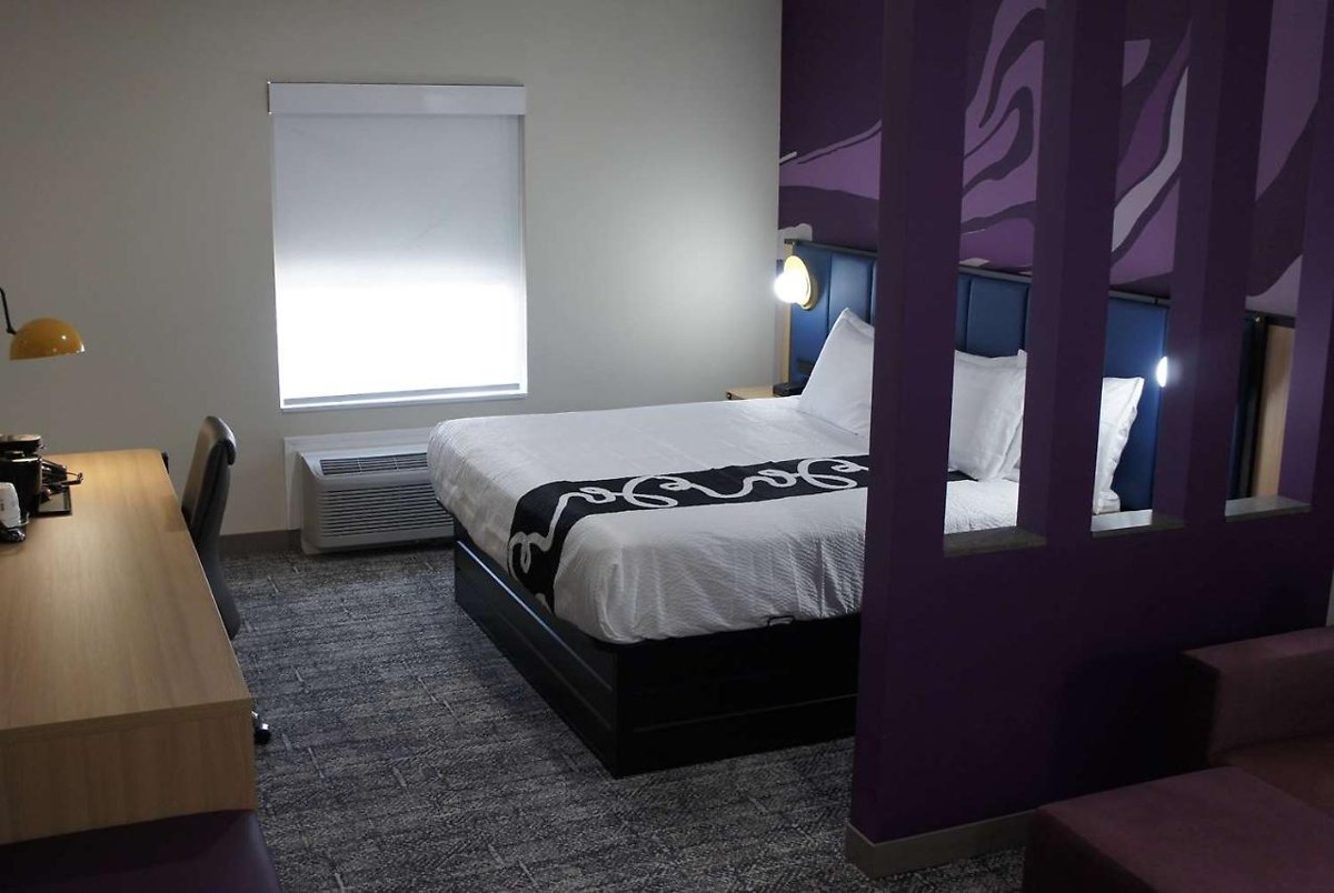 La Quinta Inn & Suites by Wyndham Memphis East photo 1