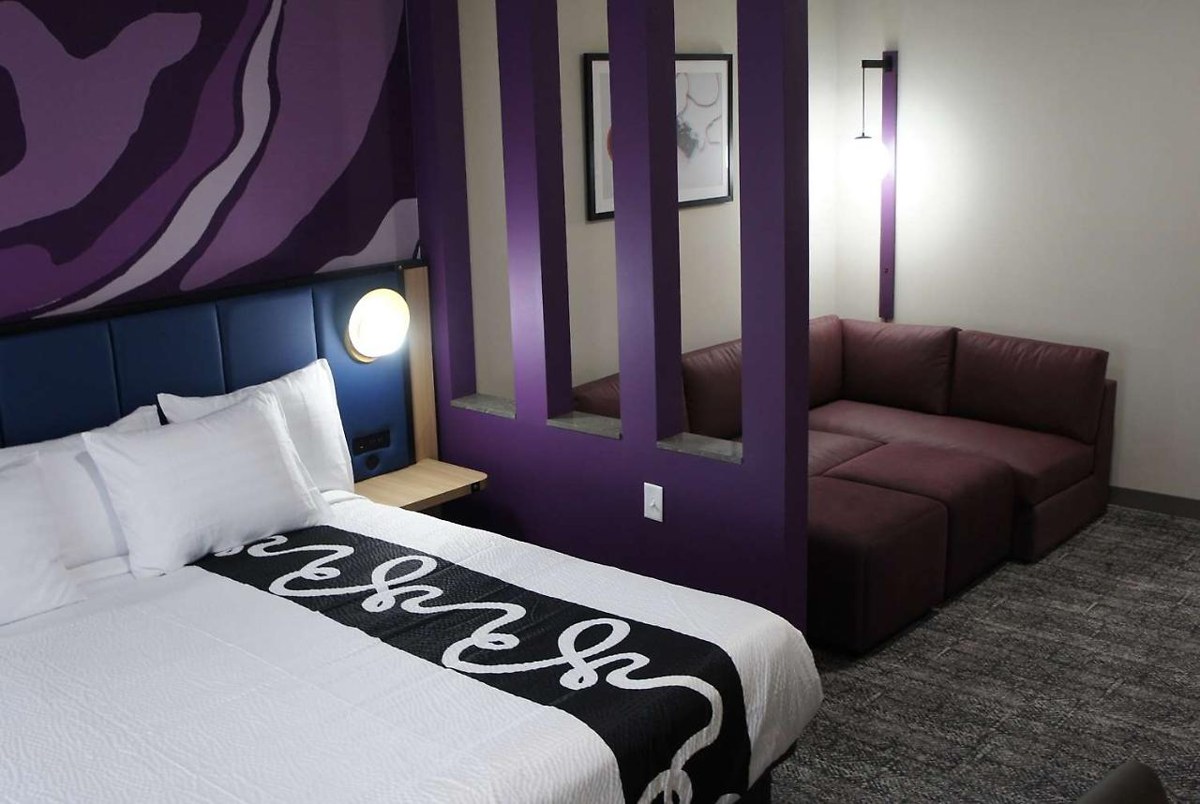 La Quinta Inn & Suites by Wyndham Memphis East photo 2