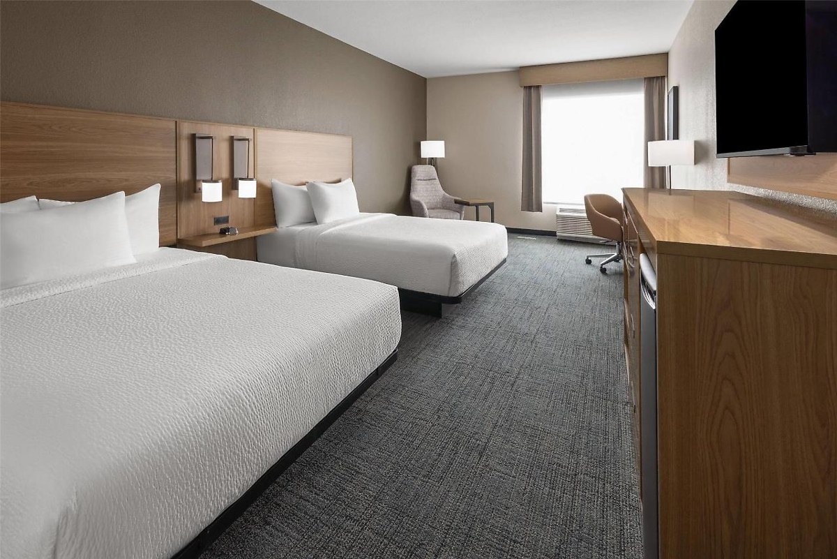 La Quinta Inn & Suites by Wyndham Phoenix West / Glendale photo 2