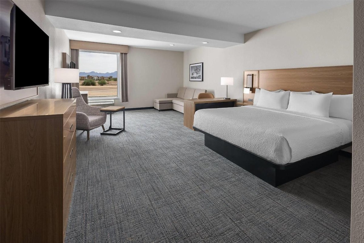 La Quinta Inn & Suites by Wyndham Phoenix West / Glendale photo 4